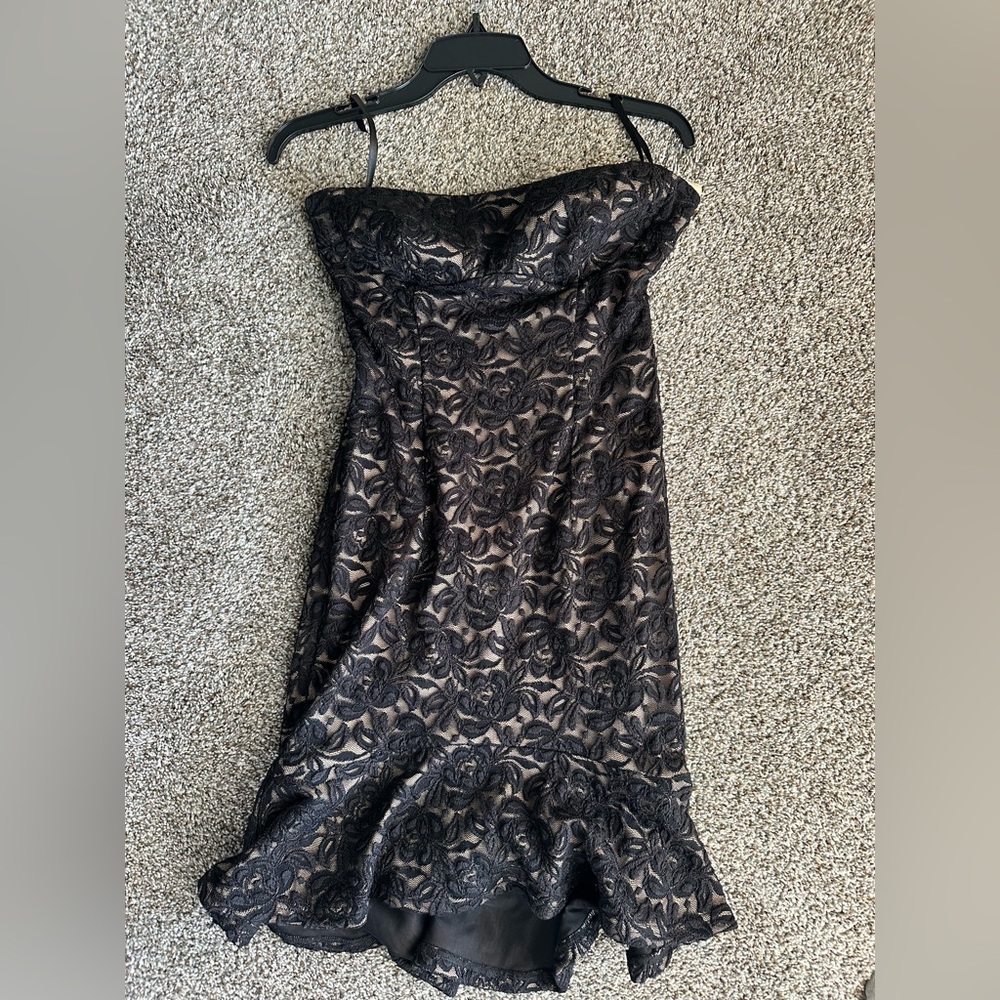 Black straplesss dress